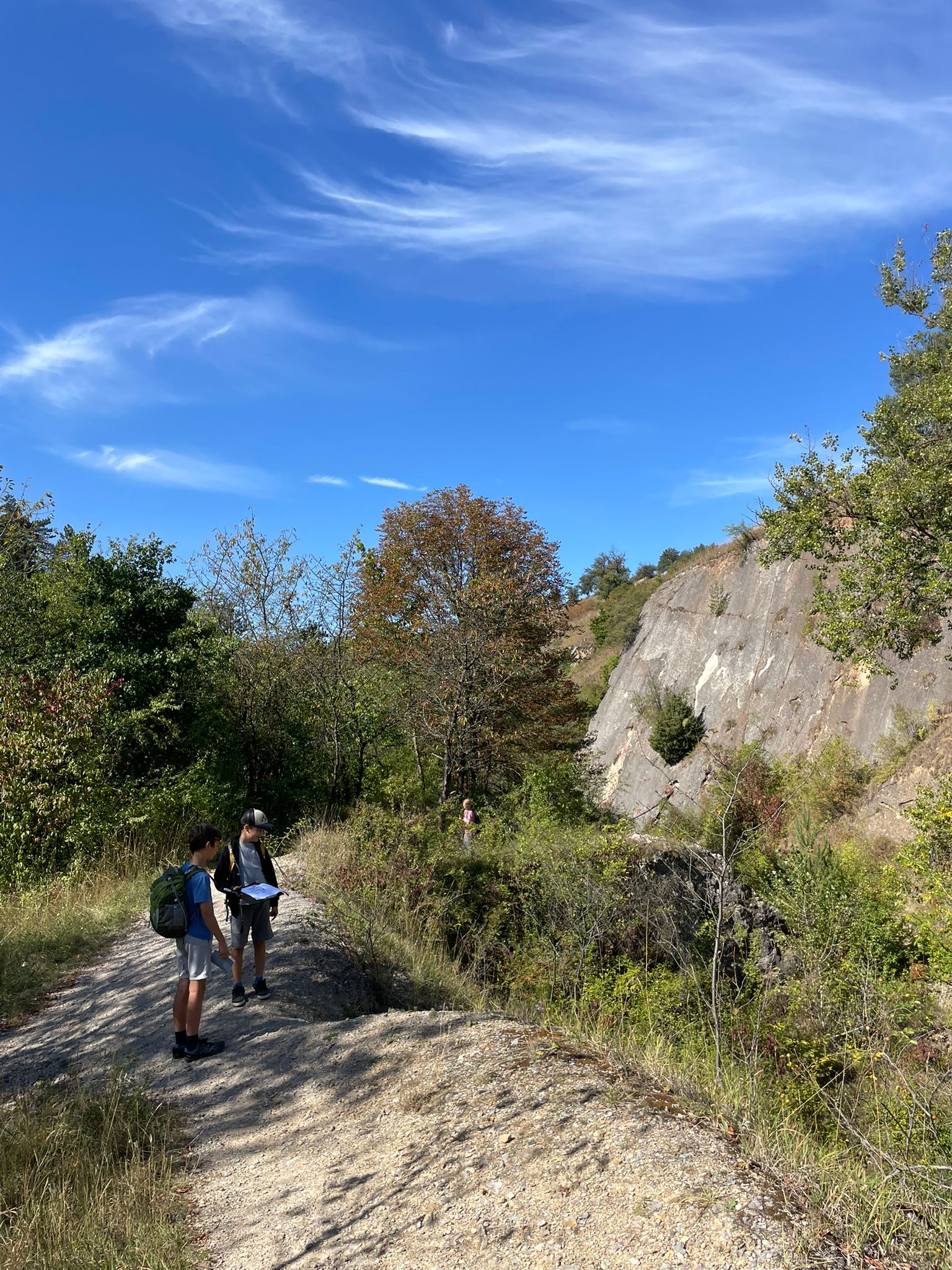 Děti na výtvarném příměstském táboře v Prokopském údolí